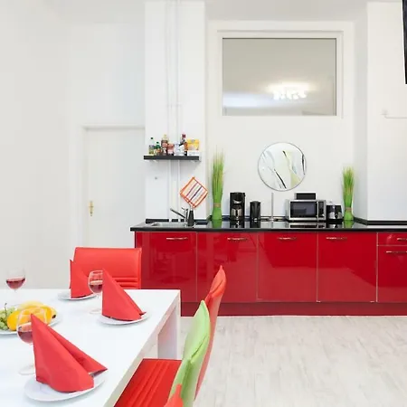 Labyrinth Apartment *